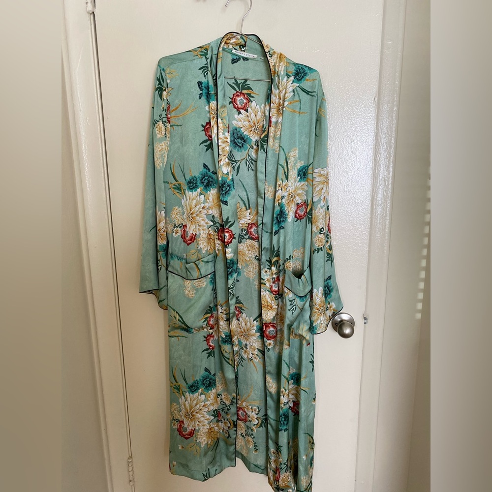 Violet + Claire Floral Kimono Robe